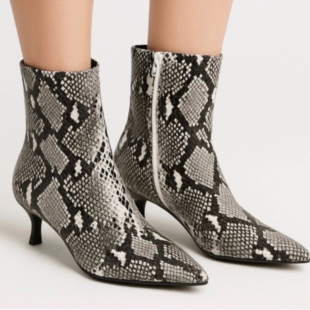 Posh Abound Faux Snakeskin Ankle Booties | Size 6.5 | Never Worn - Picture 2 of 8